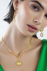 Kendall shell pendant necklace Mamour Paris jewellery